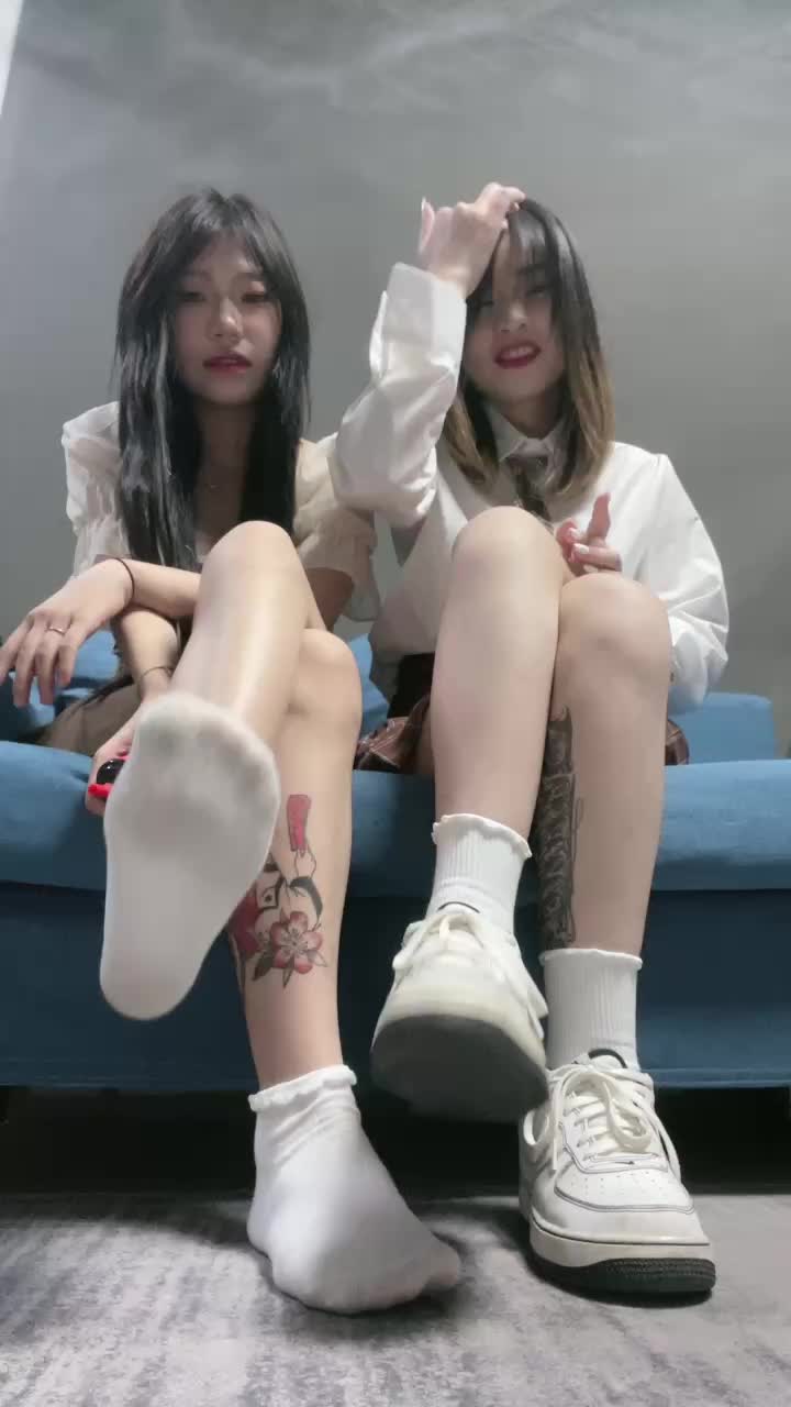 心动茜茜  ——jk短裙双主第一视角