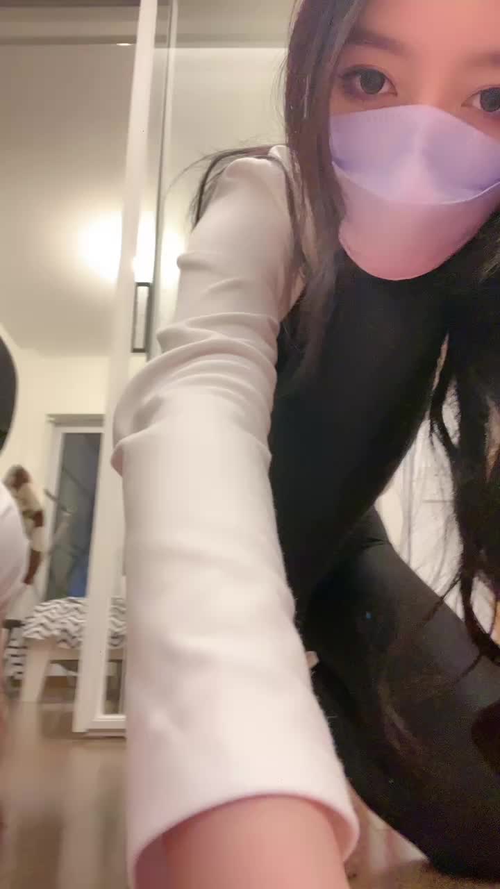奈奈生  —— 灯瑜伽裤真人榨精三次