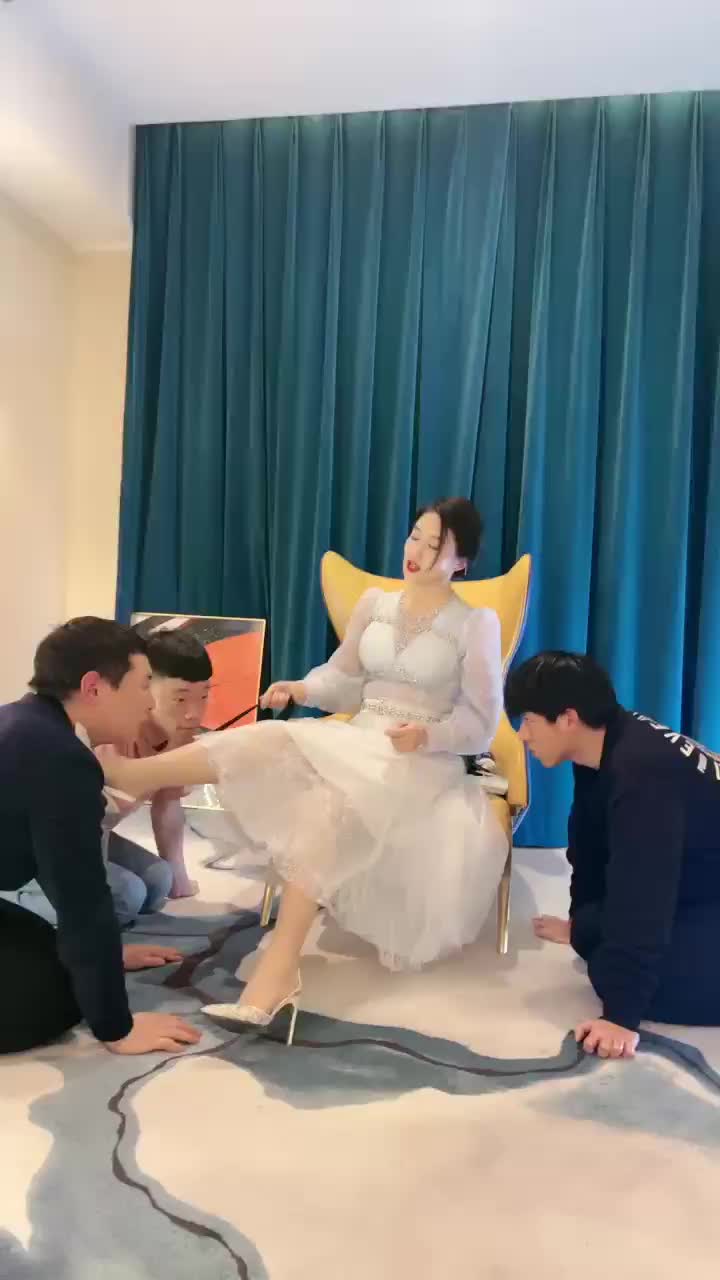 鑫儿教头  ——调教三贱狗