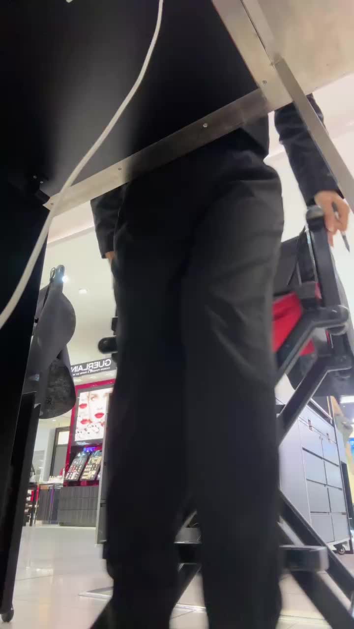 朱砂痣 ——商场柜台🚥人来人往