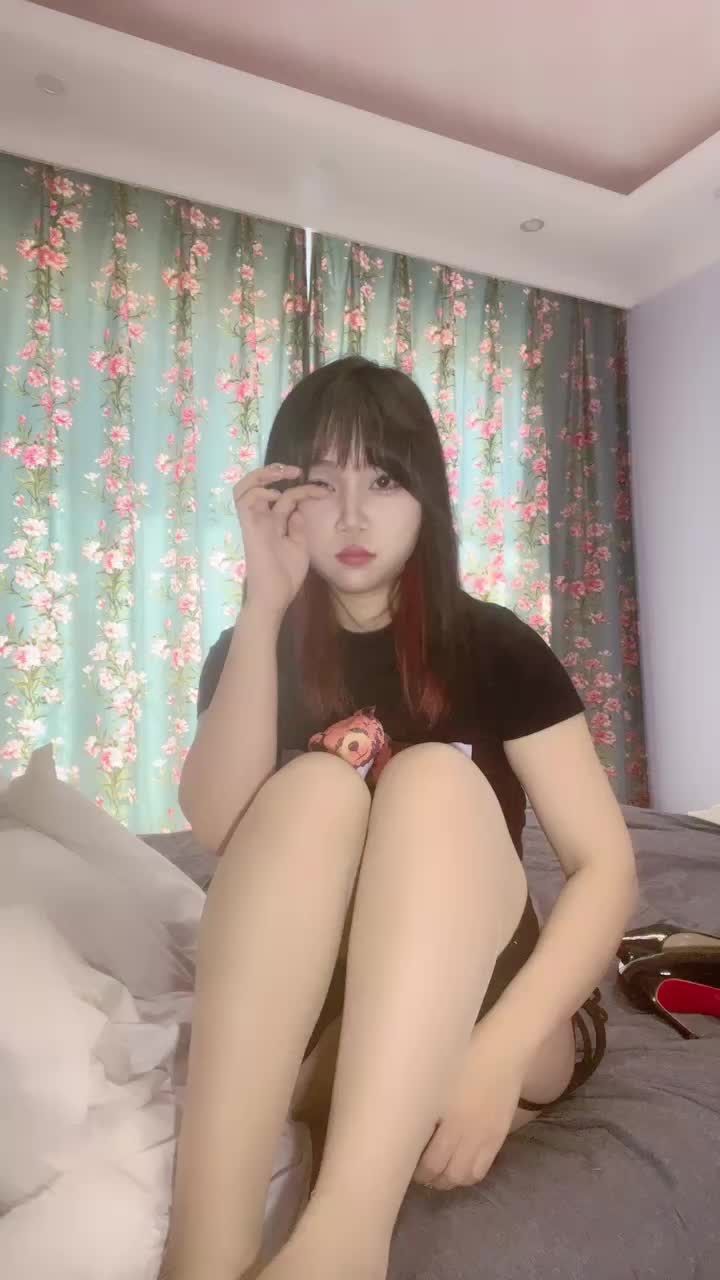 佳佳  ——捡个姐姐承认干妈🚥：剧情