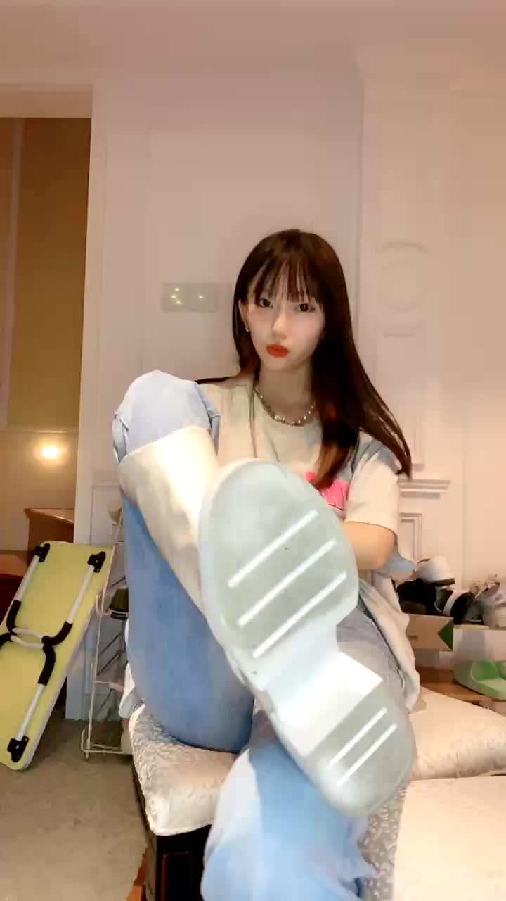 【视频】西怡S – 白靴红绿灯寸止辱母坐脸踩踏食物
