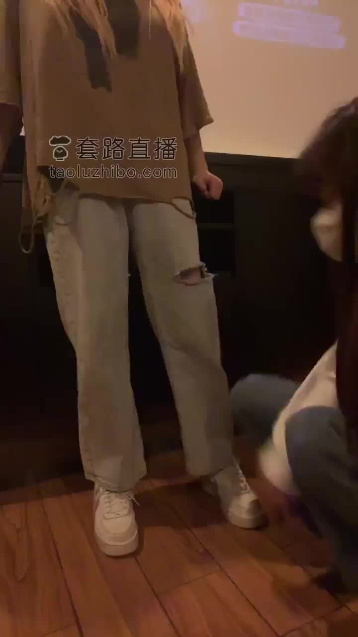 橘子没熟  ——多视角调教女奴舔脚圣水