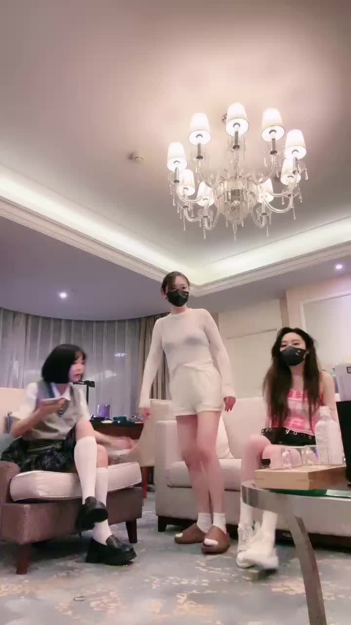 维妮 梦二 汐雯 ——T:落入三姐陷坑的王牌催债员