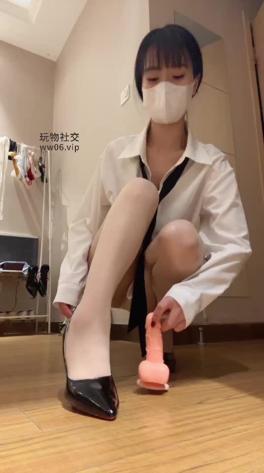璎珞老师 ——看老师如何虐待男同学【最新视频】