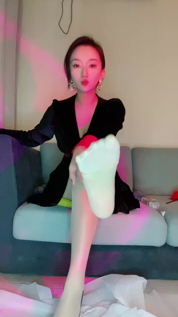 潘妮  ——氛围红绿灯