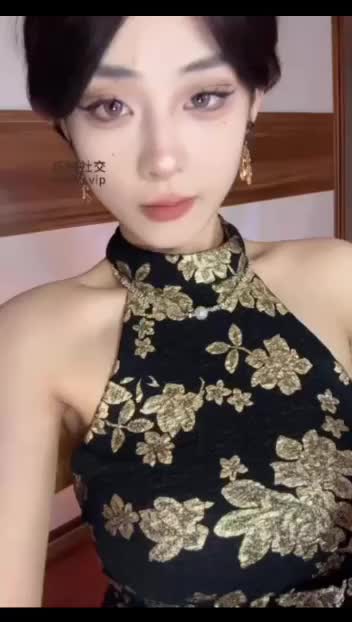 不知名美女 - 新年第一盯寸到死