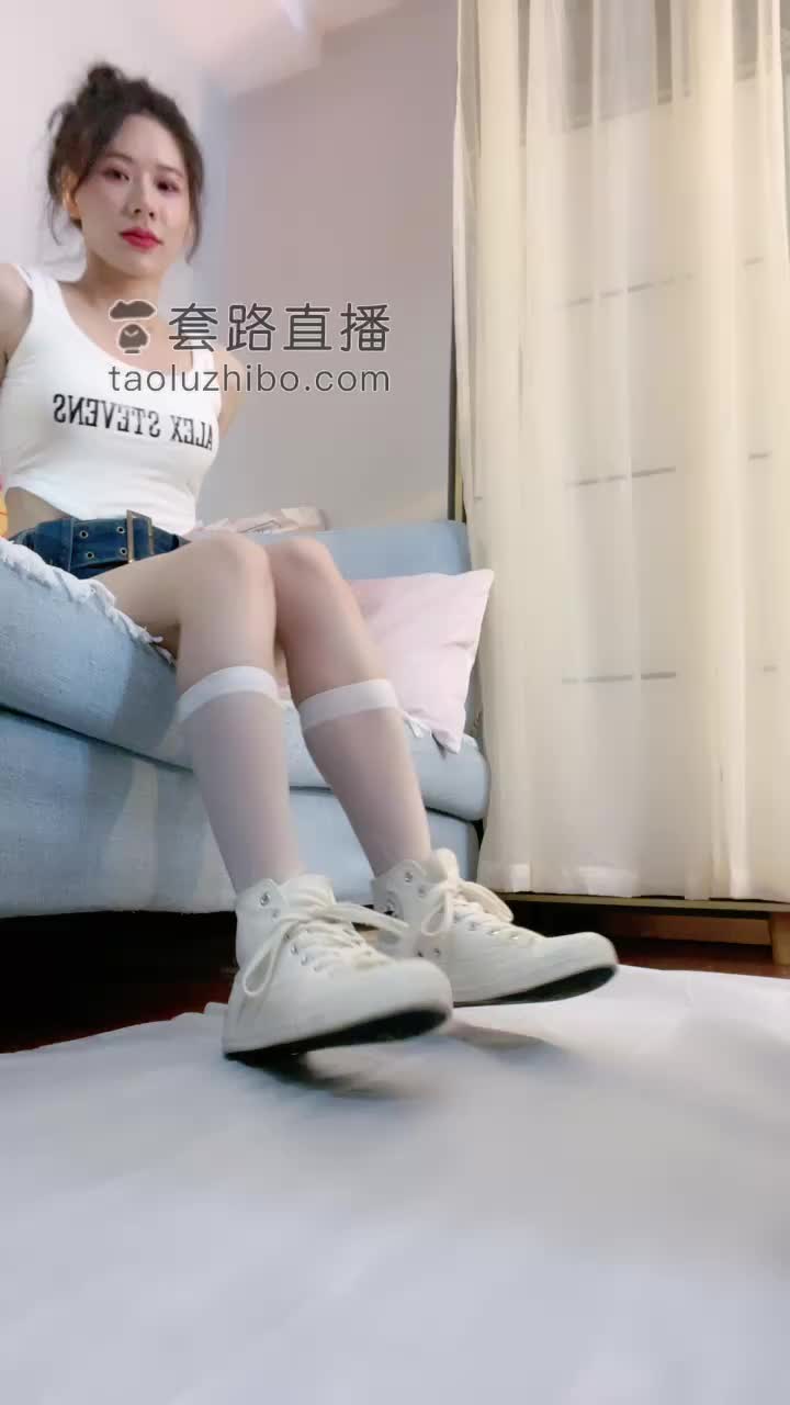 芷晴 ——白丝裸足深喉推荐