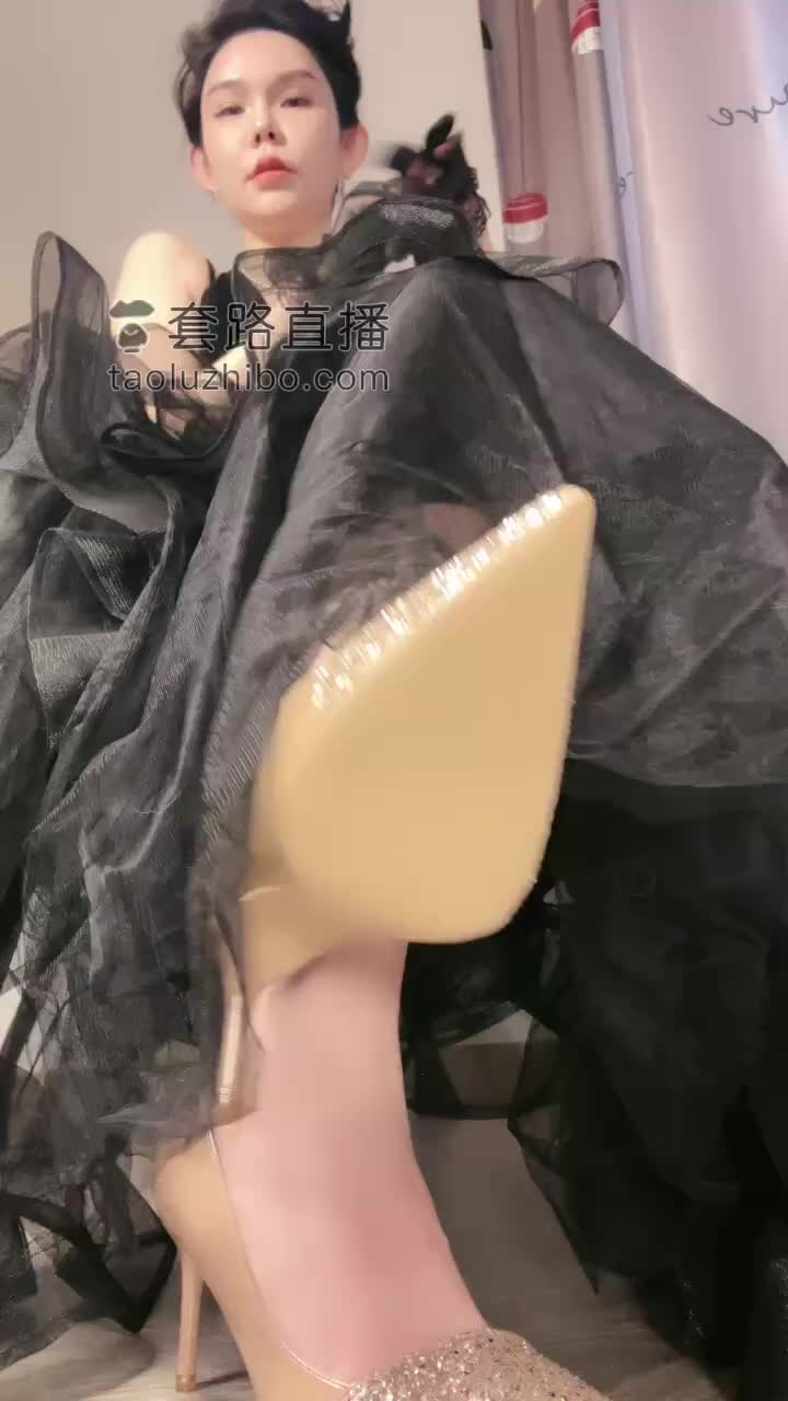 欣妍大大 ——黑色婚纱👰 代表至死不渝的爱情 🚥