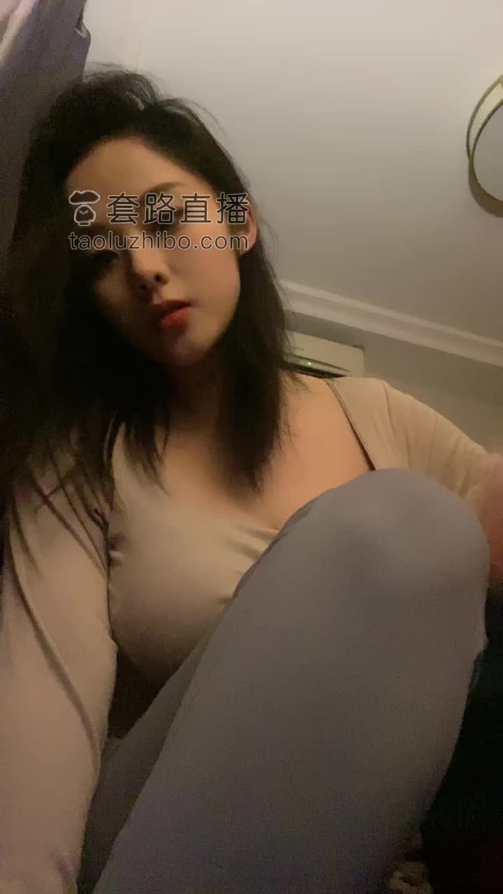 视频】不知名美女 – 榨3次粗口辱母灯