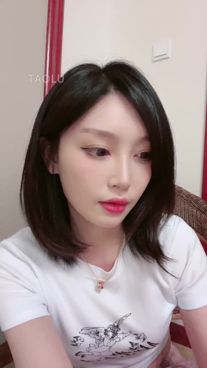 视频】吃一口甜心 – 看着小白鞋榨