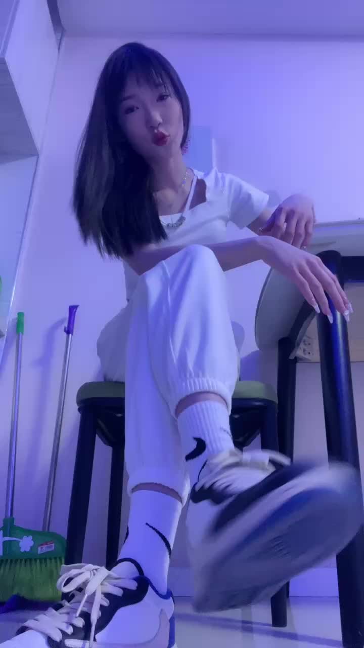 文文  ——白棉红绿灯🚦