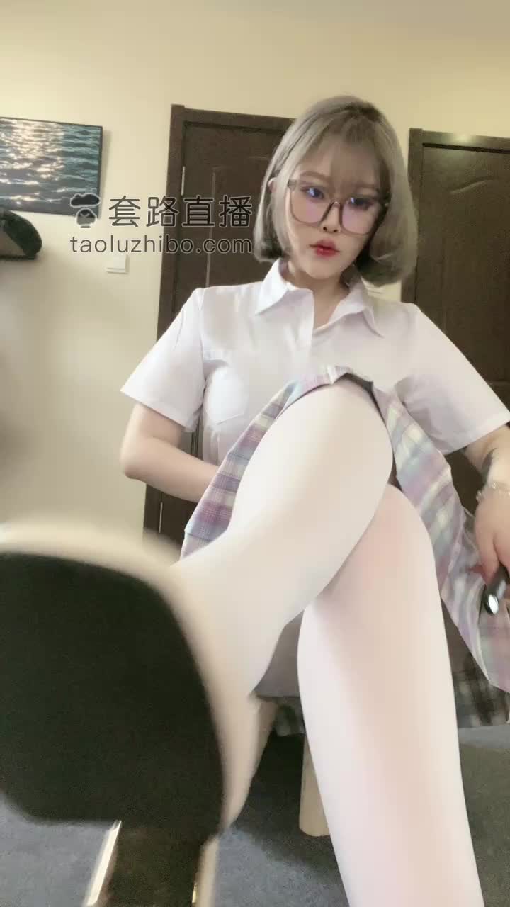 南星 ——被妹妹玩的翻白眼却不敢出声