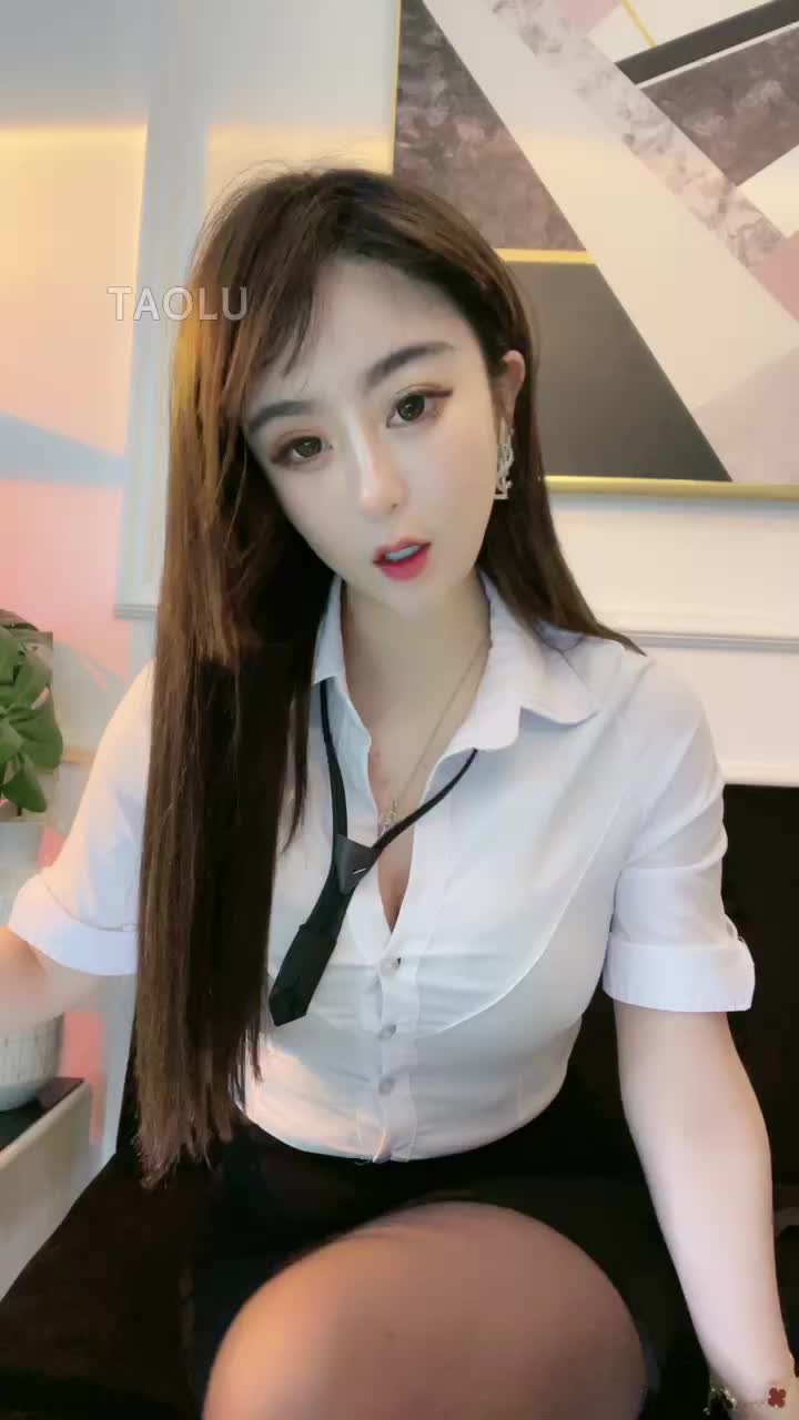 【视频】风吟女神 – 尤物秘书洗脑压榨总裁