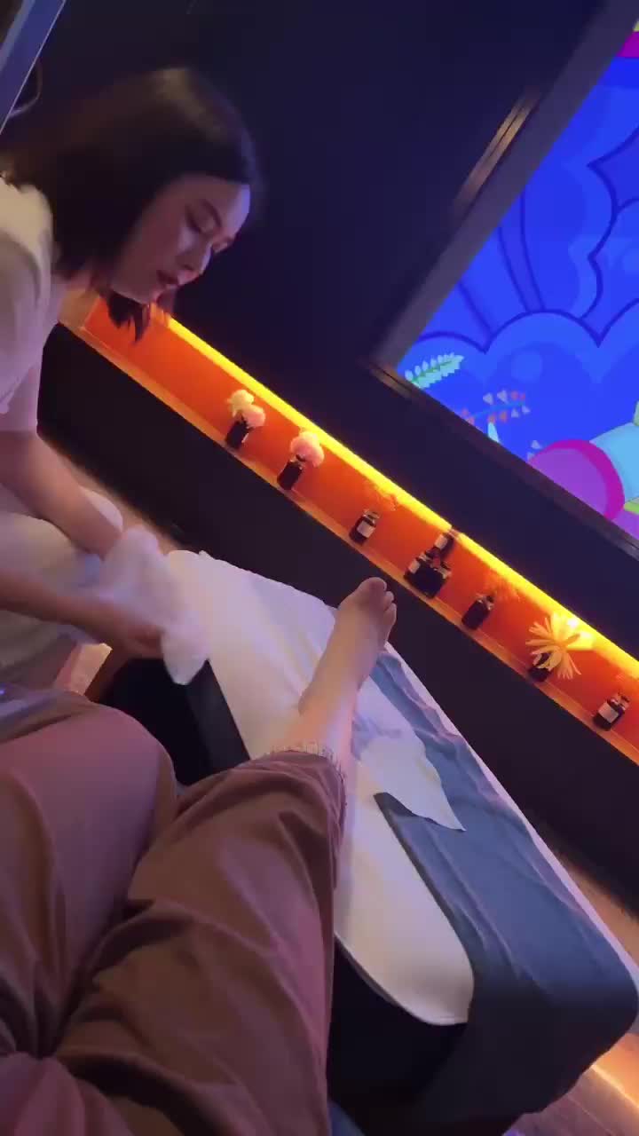 橘子没熟  ——女奴首次伺候足疗