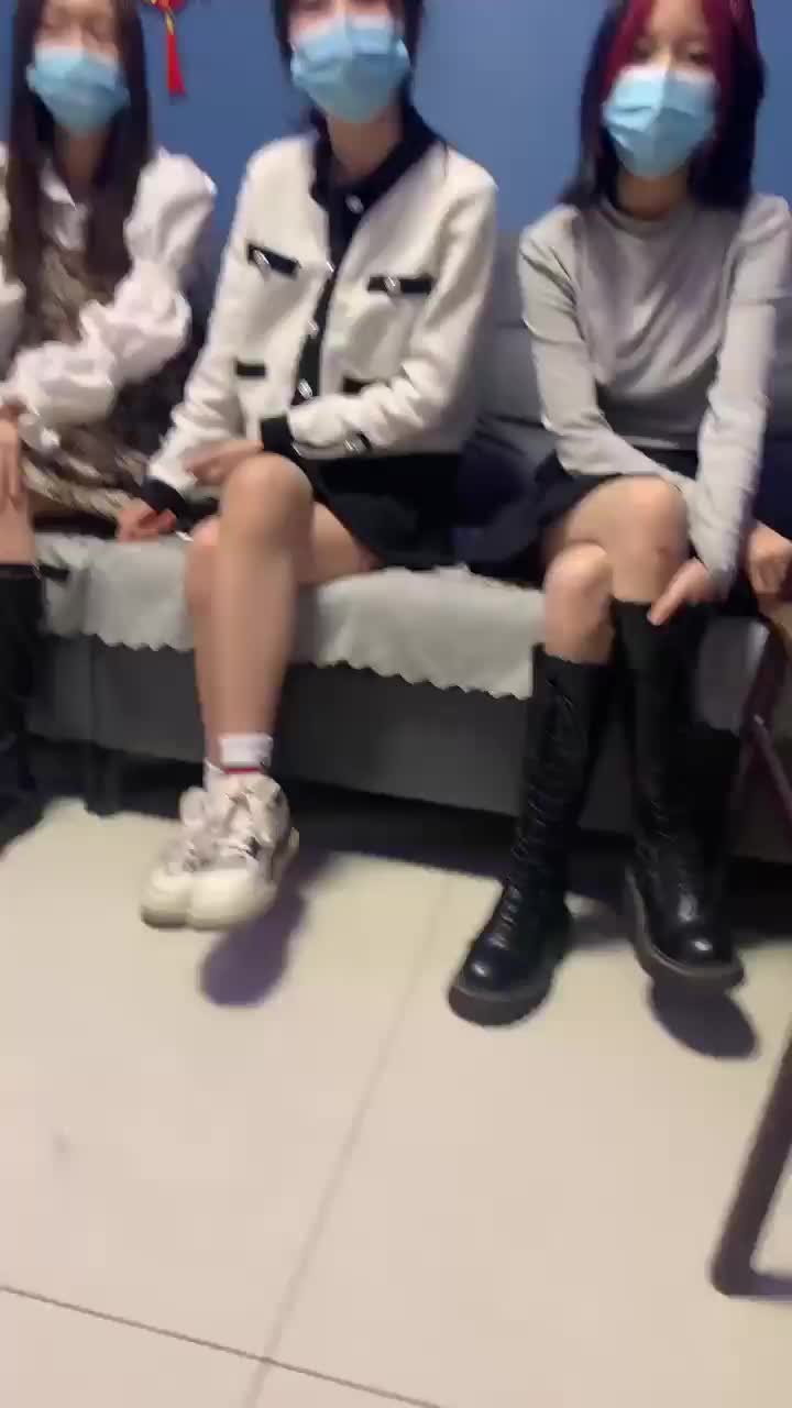 与精神小妹的那些事 ——踩食物、颜踏碾碎，脚为食，吐奶