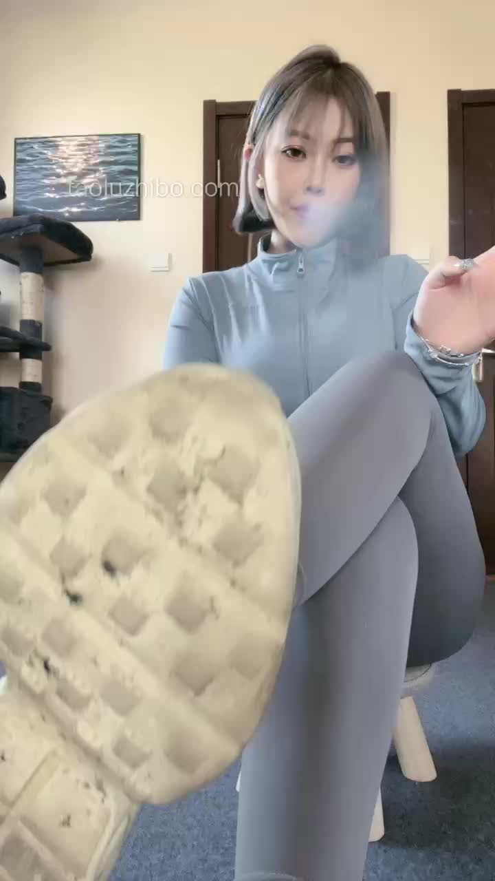 【视频】扶摇殿下 – 蜜桃臀视角坐垫训练