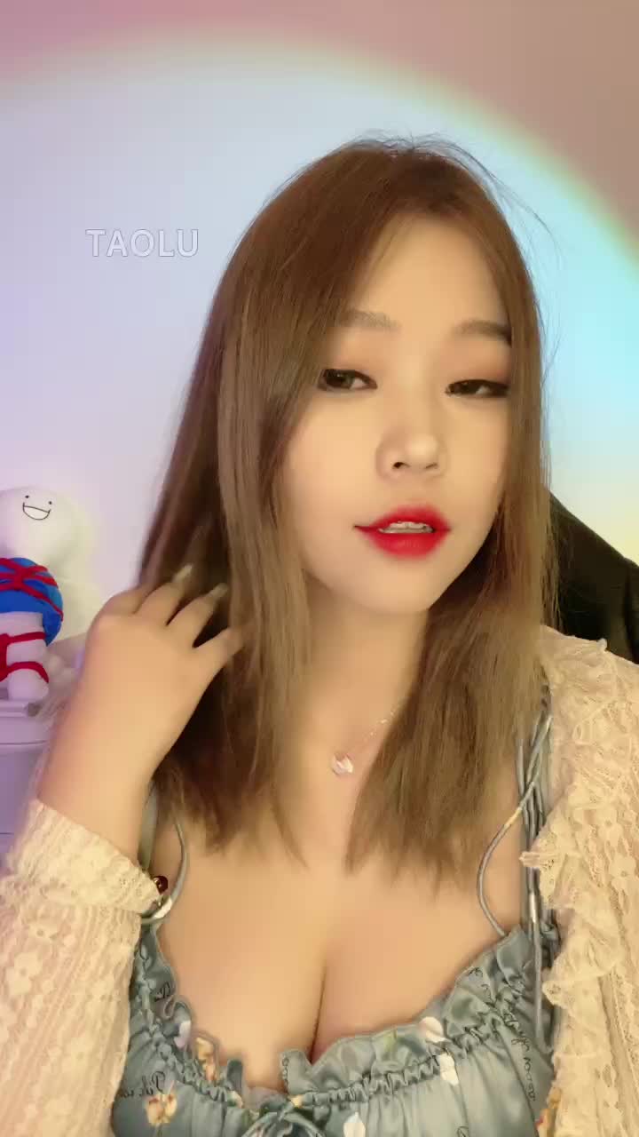 【视频】白桃 – 盯前女友绿帽无底线辱全家