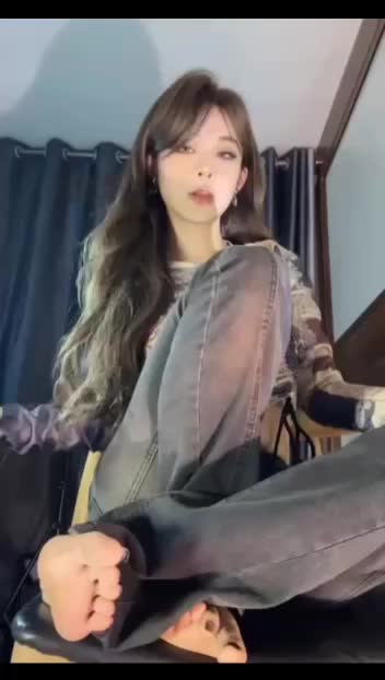 不知名美女 - 扑克牌♠️寸止