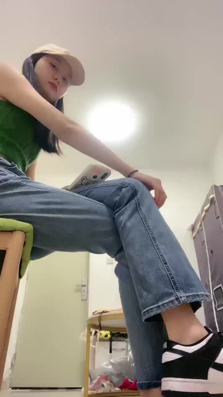艾莉  ——惩治快递小哥