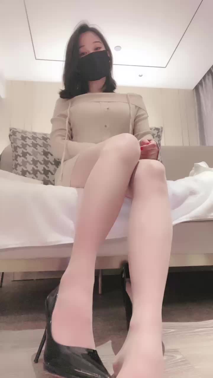 强抚  ——全部交给我精射满高跟鞋