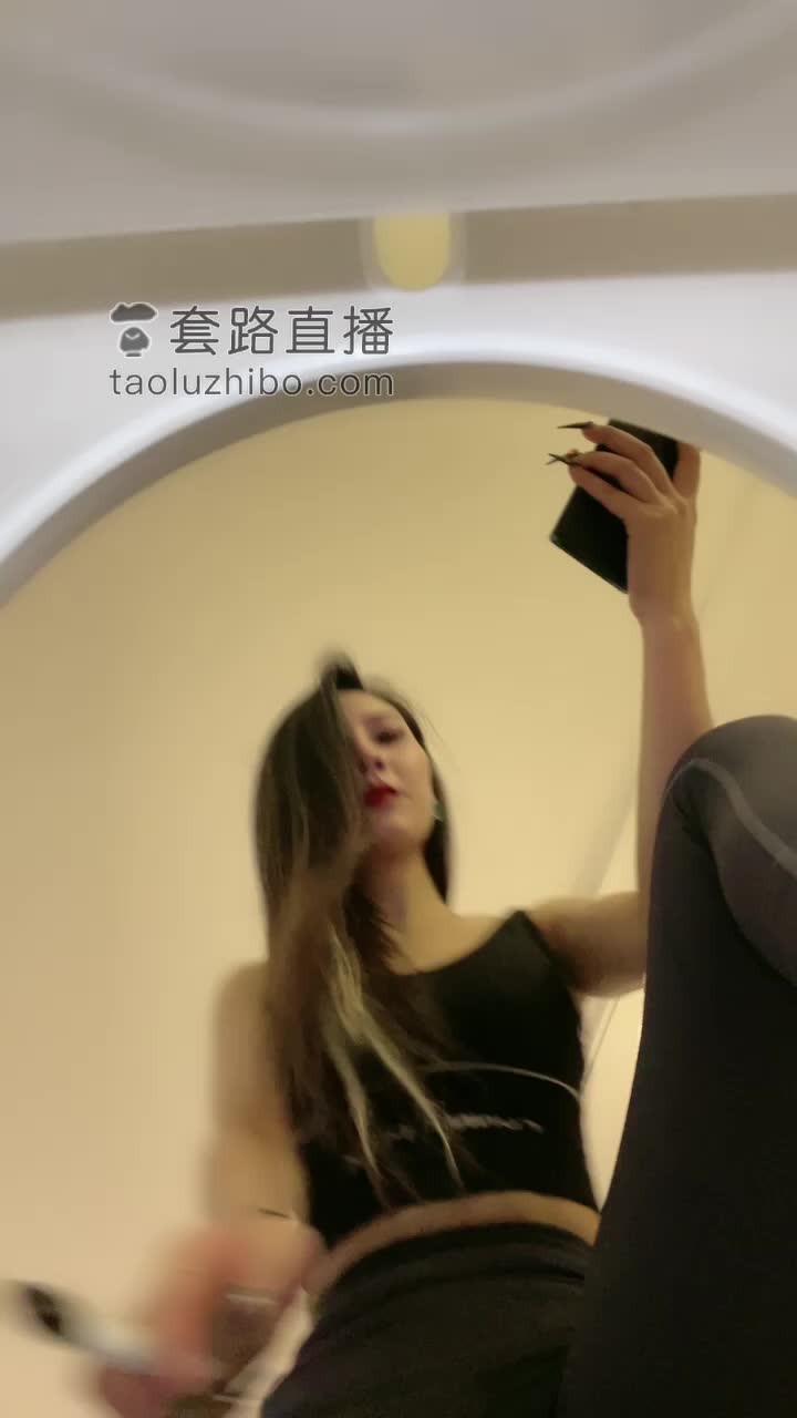 视频】萱萱S女帝 – 胯下视角